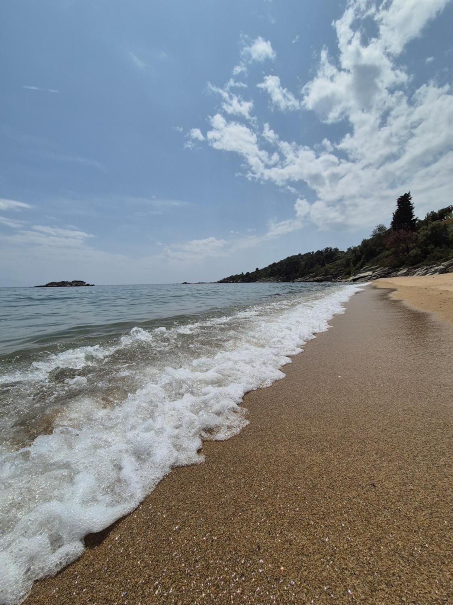 Beach Apartment Palaiontsiflikion Bagian luar foto
