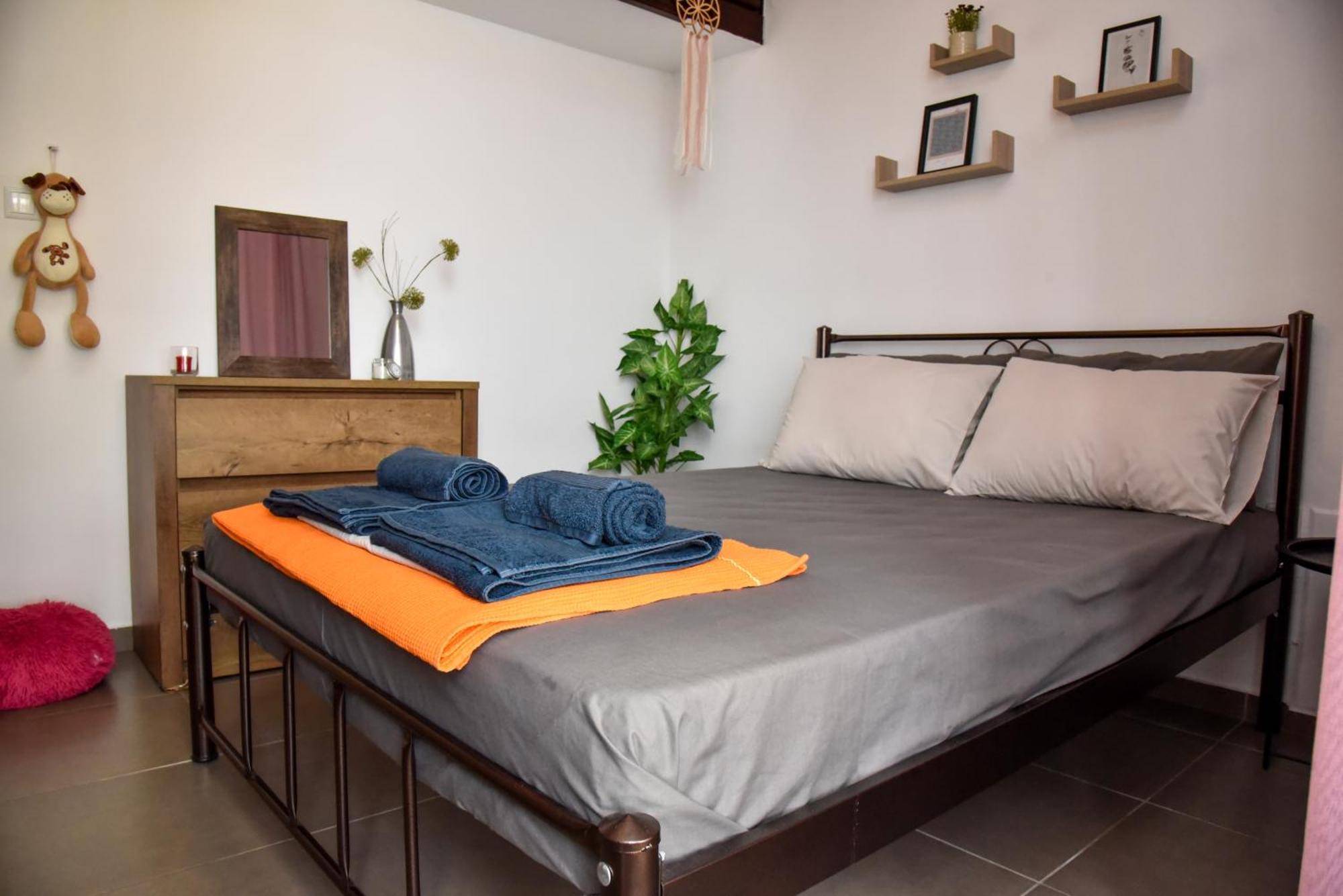Beach Apartment Palaiontsiflikion Bagian luar foto